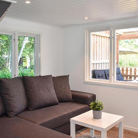 2 Bedroom Amazing Home In Fjaelkinge Luaran gambar