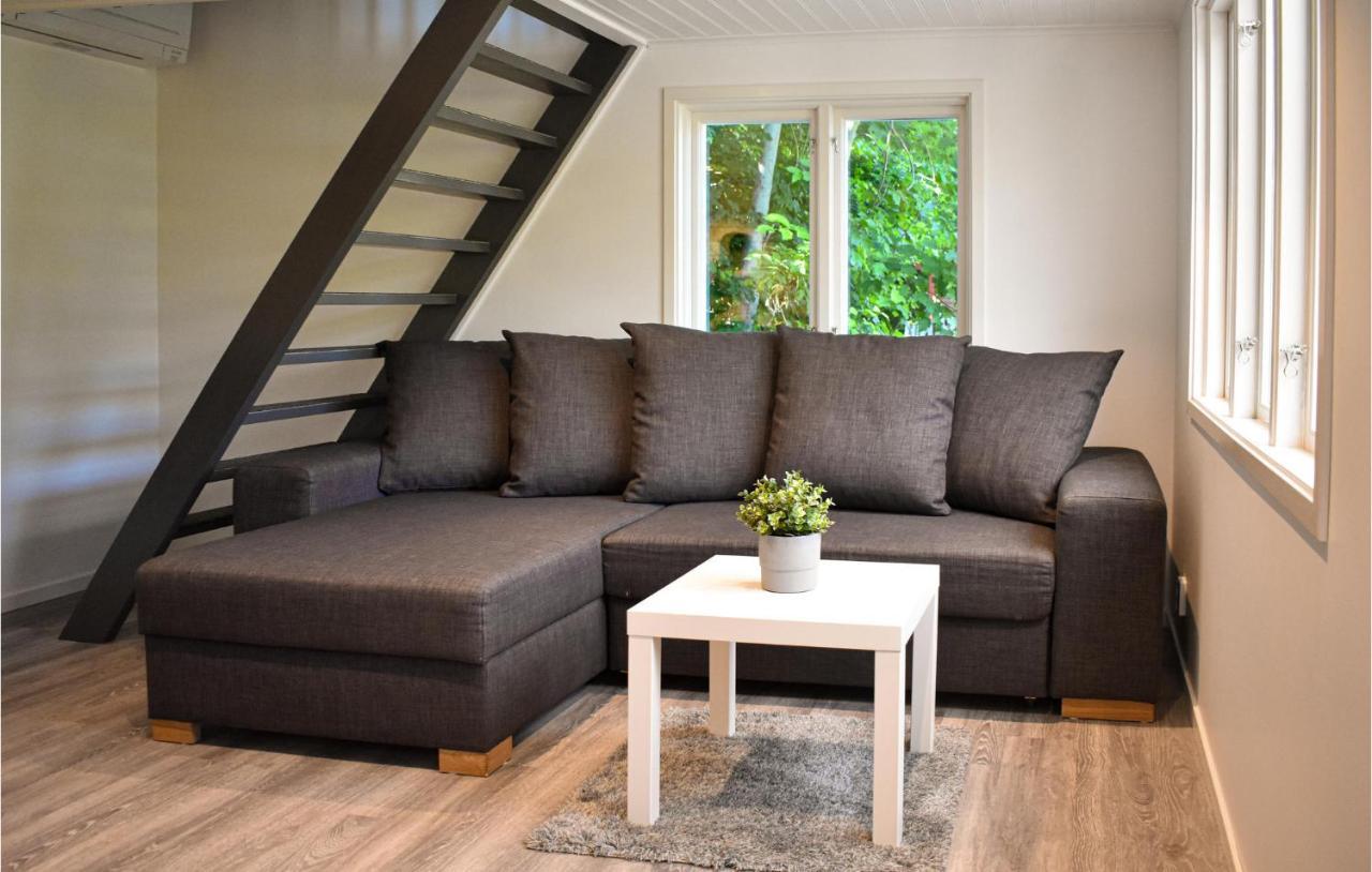 2 Bedroom Amazing Home In Fjaelkinge Luaran gambar